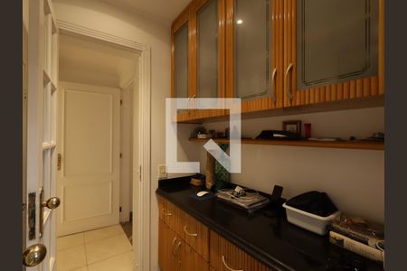 Corredor cozinha de apartamento à venda com 4 quartos, 230m² em Morumbi, São Paulo