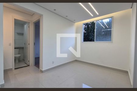 Sala de apartamento para alugar com 2 quartos, 35m² em Santa Maria, Santo André
