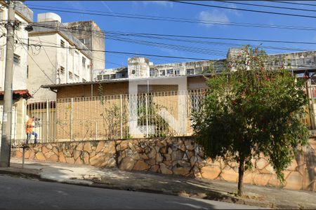 Fachada de casa à venda com 4 quartos, 255m² em São Lucas, Belo Horizonte