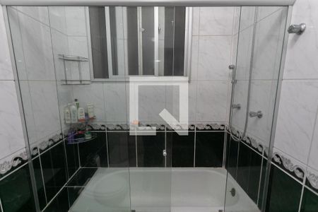 Banheiro de apartamento à venda com 3 quartos, 105m² em Floresta, Porto Alegre