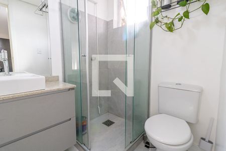 Banheiro de apartamento para alugar com 2 quartos, 47m² em Glória, Porto Alegre