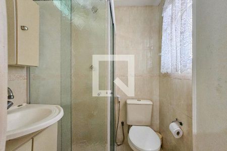 Banheiro da Suíte de apartamento para alugar com 2 quartos, 75m² em Vila Alzira, Guarujá
