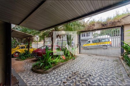 Garagem de casa à venda com 6 quartos, 800m² em Moinho Velho, São Paulo