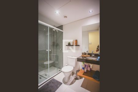 Banheiro de kitnet/studio para alugar com 1 quarto, 23m² em Mirandópolis, São Paulo