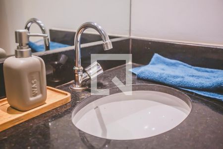 Banheiro de kitnet/studio para alugar com 1 quarto, 23m² em Mirandópolis, São Paulo