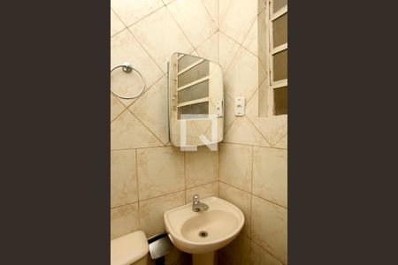 Banheiro de apartamento à venda com 1 quarto, 52m² em São Geraldo, Porto Alegre