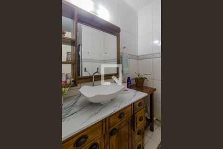 Banheiro de apartamento à venda com 3 quartos, 87m² em Cristal, Porto Alegre