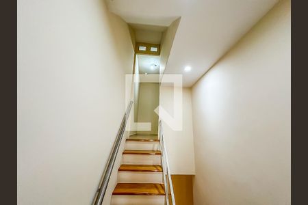 Escada de apartamento à venda com 2 quartos, 80m² em Flamengo, Rio de Janeiro