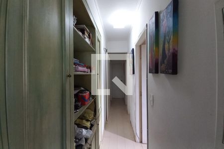 Corredor de apartamento à venda com 3 quartos, 220m² em Cambuí, Campinas