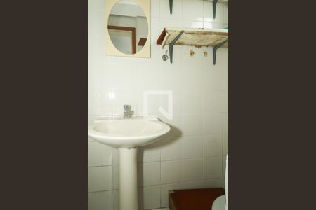 Banheiro de Serviço de apartamento à venda com 3 quartos, 108m² em Petrópolis, Porto Alegre