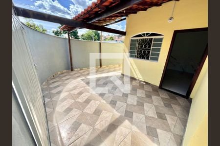 Garagem de casa para alugar com 2 quartos, 70m² em Mantiqueira, Belo Horizonte