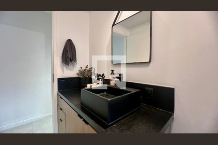Banheiro de apartamento à venda com 2 quartos, 58m² em Pinheiros, São Paulo