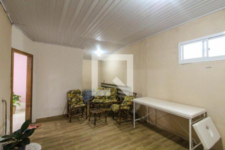 Área externa de casa à venda com 3 quartos, 420m² em Mathias Velho, Canoas