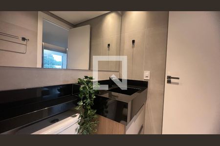 Banheiro de kitnet/studio à venda com 1 quarto, 27m² em Pinheiros, São Paulo