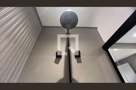 Banheiro de kitnet/studio para alugar com 1 quarto, 27m² em Pinheiros, São Paulo