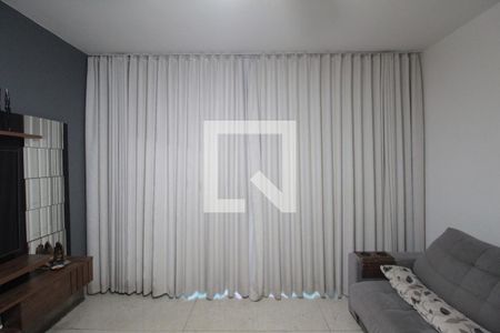 Sala de TV de casa à venda com 3 quartos, 450m² em Céu Azul, Belo Horizonte