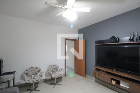 Sala de TV de casa à venda com 3 quartos, 450m² em Céu Azul, Belo Horizonte