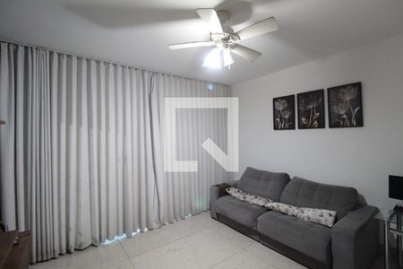 Sala de TV de casa à venda com 3 quartos, 450m² em Céu Azul, Belo Horizonte