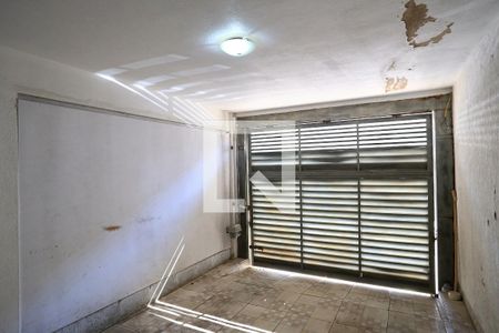 Garagem de casa à venda com 3 quartos, 217m² em Santa Efigênia, Belo Horizonte
