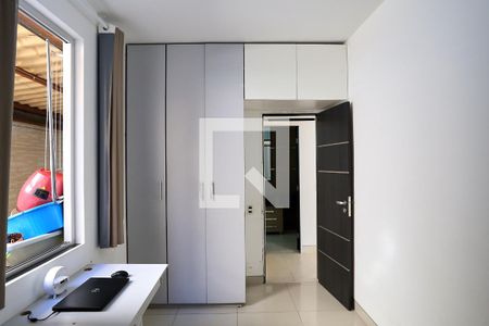 Quarto 3 de casa à venda com 3 quartos, 217m² em Santa Efigênia, Belo Horizonte