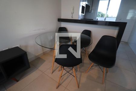 Sala de apartamento para alugar com 2 quartos, 66m² em Santa Mônica, Uberlândia