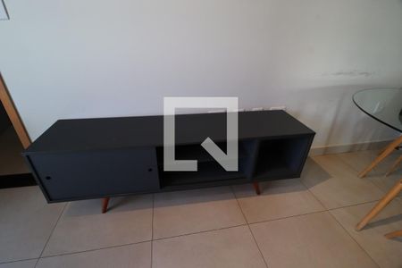 Sala de apartamento para alugar com 2 quartos, 66m² em Santa Mônica, Uberlândia