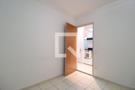 Quarto 1 de apartamento para alugar com 2 quartos, 45m² em Mansour, Uberlândia