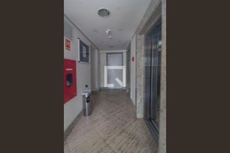 Hall de entrada de apartamento à venda com 2 quartos, 60m² em Azenha, Porto Alegre