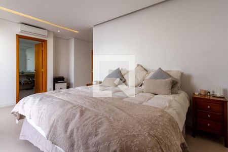 Suíte de casa à venda com 4 quartos, 380m² em Brooklin, São Paulo