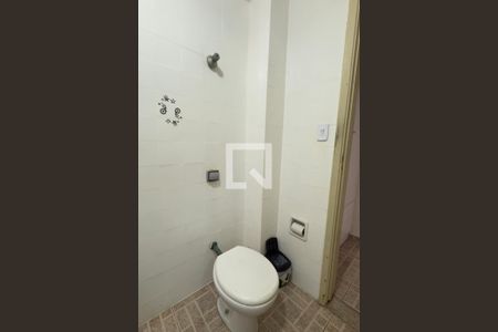 Banheiro da Suíte de apartamento para alugar com 1 quarto, 43m² em Vila Tupi, Praia Grande