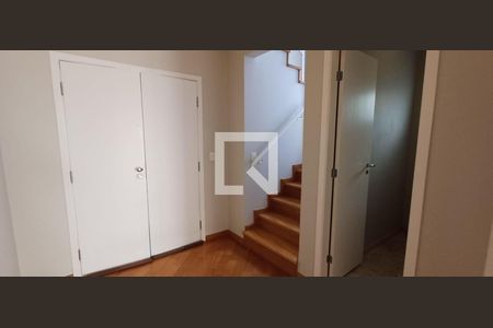 Casa à venda com 4 quartos, 208m² em Jardim Passargada I, Cotia