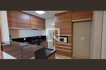 Casa à venda com 4 quartos, 208m² em Jardim Passargada I, Cotia