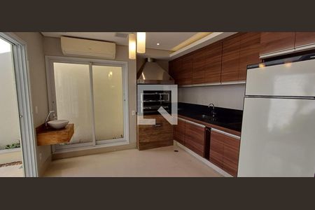 Casa à venda com 4 quartos, 208m² em Jardim Passargada I, Cotia