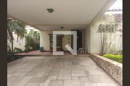 Casa à venda com 3 quartos, 220m² em Vila Pirajussara, São Paulo