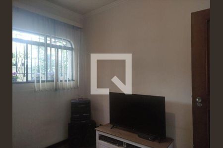 Casa à venda com 3 quartos, 220m² em Vila Pirajussara, São Paulo