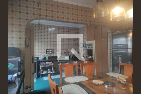 Casa à venda com 3 quartos, 220m² em Vila Pirajussara, São Paulo