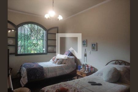 Casa à venda com 3 quartos, 220m² em Vila Pirajussara, São Paulo