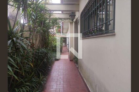 Casa à venda com 3 quartos, 220m² em Vila Pirajussara, São Paulo