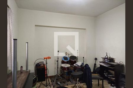 Casa à venda com 4 quartos, 190m² em Rio Pequeno, São Paulo