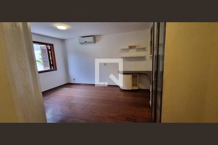 Casa à venda com 3 quartos, 295m² em Cidade São Francisco, São Paulo