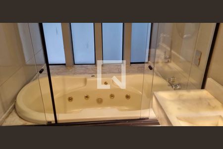 Casa à venda com 3 quartos, 295m² em Cidade São Francisco, São Paulo