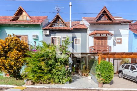Fachada de casa de condomínio à venda com 3 quartos, 258m² em Guarujá, Porto Alegre