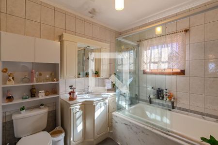 Banheiro Social de casa de condomínio à venda com 3 quartos, 258m² em Guarujá, Porto Alegre