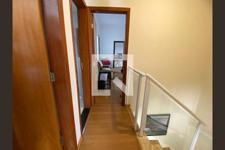 Escadas de casa à venda com 3 quartos, 100m² em Vila Libanesa, São Paulo