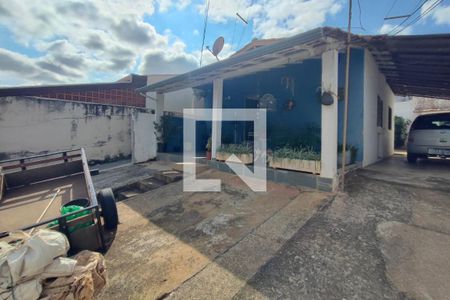 Quintal de casa à venda com 2 quartos, 152m² em Vila Aurocan, Campinas
