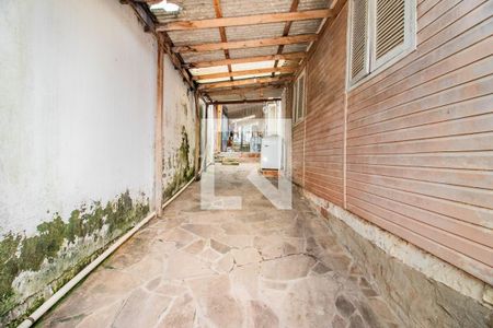 Pátio de casa à venda com 2 quartos, 272m² em Vila Ipiranga, Porto Alegre