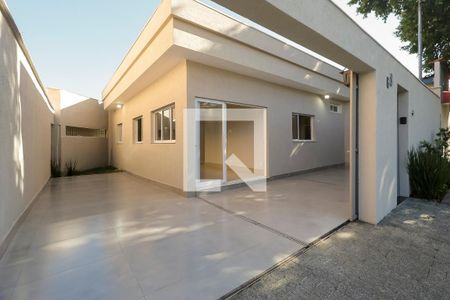Fachada de casa para alugar com 3 quartos, 125m² em Glória, Belo Horizonte