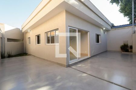 Garagem de casa para alugar com 3 quartos, 125m² em Glória, Belo Horizonte