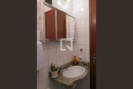 Banheiro de apartamento para alugar com 3 quartos, 63m² em Santa Branca, Belo Horizonte