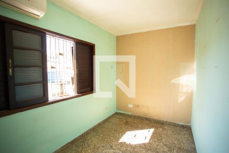 Quarto 2 de casa à venda com 3 quartos, 168m² em Vila Vitorio Mazzei, São Paulo